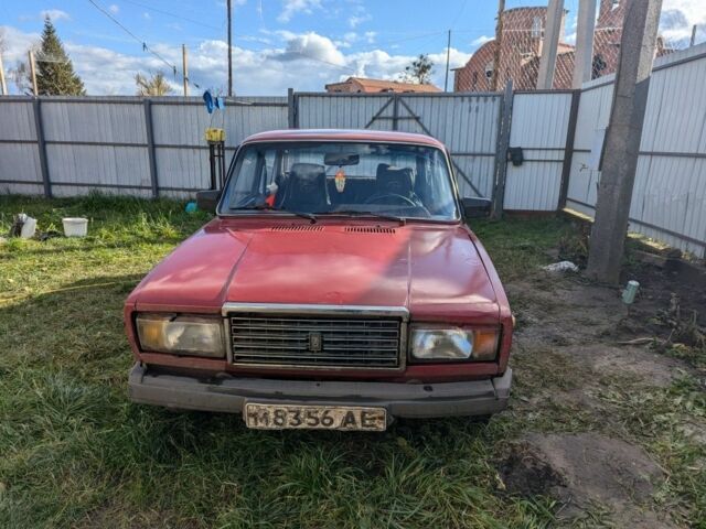 ВАЗ 2107 1985 в Сумах на Automoto.ua Красный ВАЗ 2107, объемом двигателя 0 л и пробегом 70 тыс. км за 645 $, фото 1 на Automoto.ua