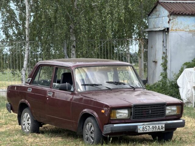 Красный ВАЗ 2107, объемом двигателя 1.5 л и пробегом 265 тыс. км за 380 $, фото 1 на Automoto.ua