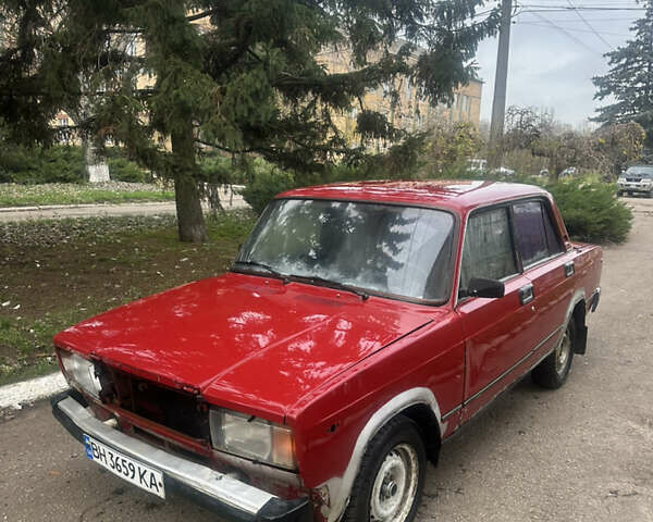 Красный ВАЗ 2107, объемом двигателя 1.6 л и пробегом 333 тыс. км за 599 $, фото 1 на Automoto.ua