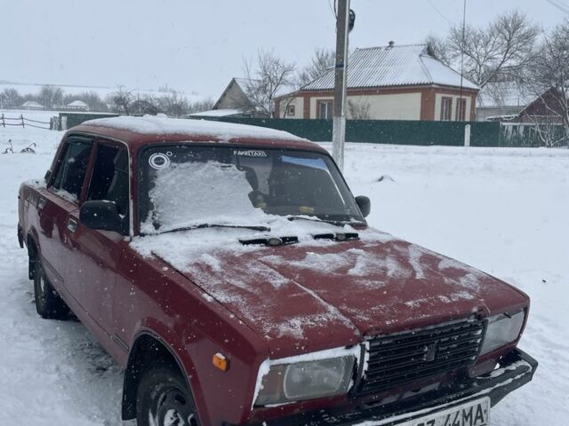 Красный ВАЗ 2107, объемом двигателя 1.5 л и пробегом 10 тыс. км за 195 $, фото 1 на Automoto.ua