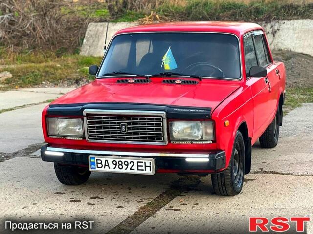 Красный ВАЗ 2107, объемом двигателя 1.5 л и пробегом 175 тыс. км за 650 $, фото 1 на Automoto.ua