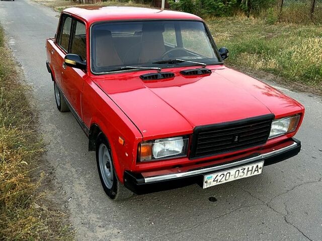 Красный ВАЗ 2107, объемом двигателя 1.5 л и пробегом 120 тыс. км за 630 $, фото 1 на Automoto.ua