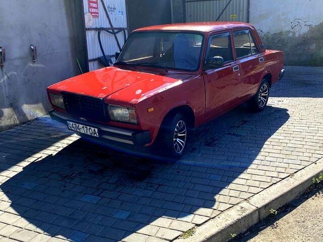 Красный ВАЗ 2107, объемом двигателя 1.5 л и пробегом 120 тыс. км за 700 $, фото 1 на Automoto.ua