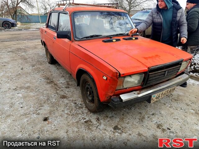 Красный ВАЗ 2107, объемом двигателя 15 л и пробегом 250 тыс. км за 310 $, фото 1 на Automoto.ua