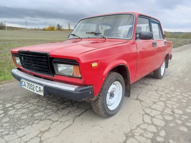 Красный ВАЗ 2107, объемом двигателя 1 л и пробегом 100 тыс. км за 559 $, фото 1 на Automoto.ua