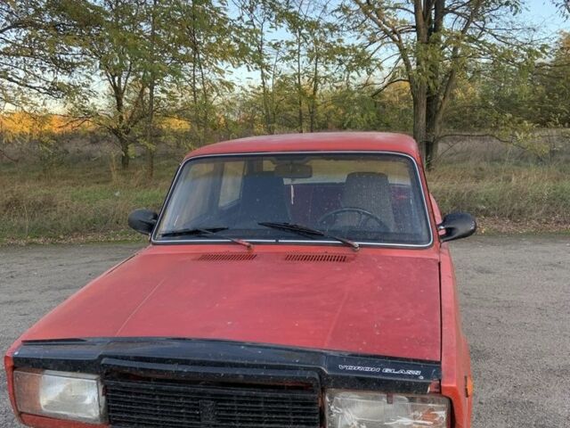 ВАЗ 2107 1989 в Черкассах на Automoto.ua Красный ВАЗ 2107, объемом двигателя 1.5 л и пробегом 3 тыс. км за 338 $, фото 1 на Automoto.ua