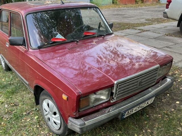 Красный ВАЗ 2107, объемом двигателя 1.5 л и пробегом 400 тыс. км за 600 $, фото 1 на Automoto.ua