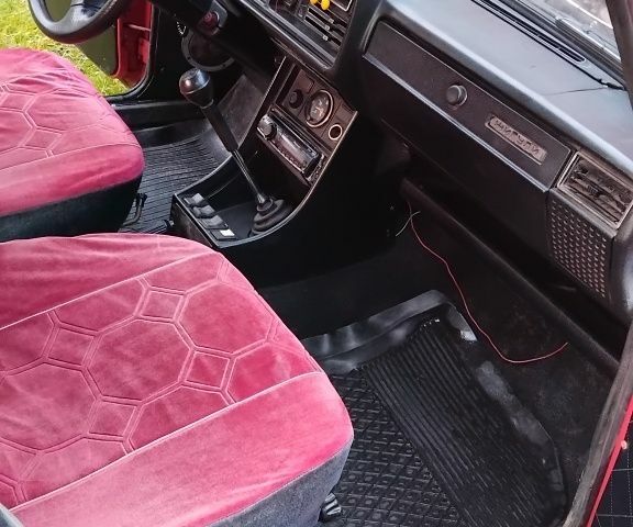 ВАЗ 2107 1989 в Стрые на Automoto.ua Красный ВАЗ 2107, объемом двигателя 0 л и пробегом 40 тыс. км за 480 $, фото 1 на Automoto.ua