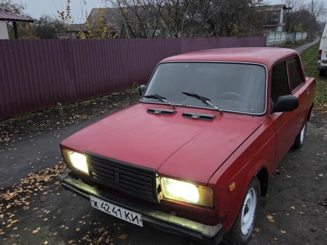 Красный ВАЗ 2107, объемом двигателя 1 л и пробегом 87 тыс. км за 500 $, фото 1 на Automoto.ua