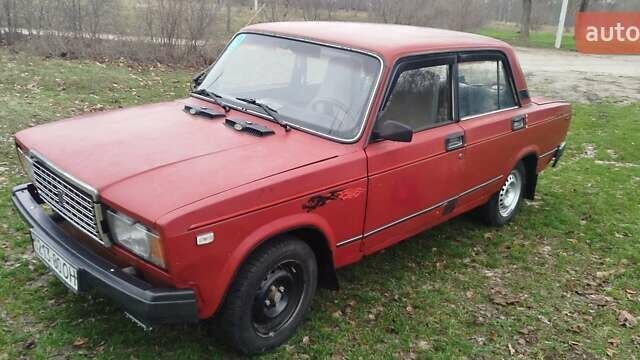 Красный ВАЗ 2107, объемом двигателя 1.3 л и пробегом 98 тыс. км за 593 $, фото 1 на Automoto.ua
