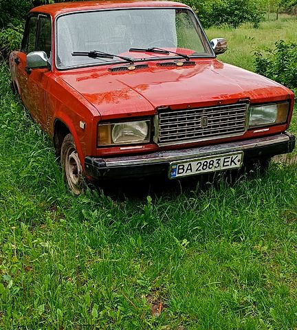 Красный ВАЗ 2107, объемом двигателя 1.5 л и пробегом 0 тыс. км за 350 $, фото 1 на Automoto.ua