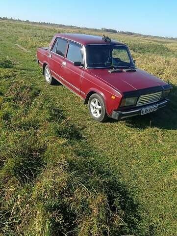 Красный ВАЗ 2107, объемом двигателя 1.5 л и пробегом 640 тыс. км за 861 $, фото 1 на Automoto.ua