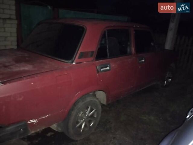 Красный ВАЗ 2107, объемом двигателя 1.5 л и пробегом 200 тыс. км за 400 $, фото 1 на Automoto.ua