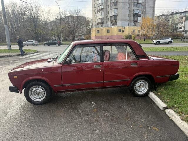 Красный ВАЗ 2107, объемом двигателя 1.5 л и пробегом 200 тыс. км за 593 $, фото 1 на Automoto.ua