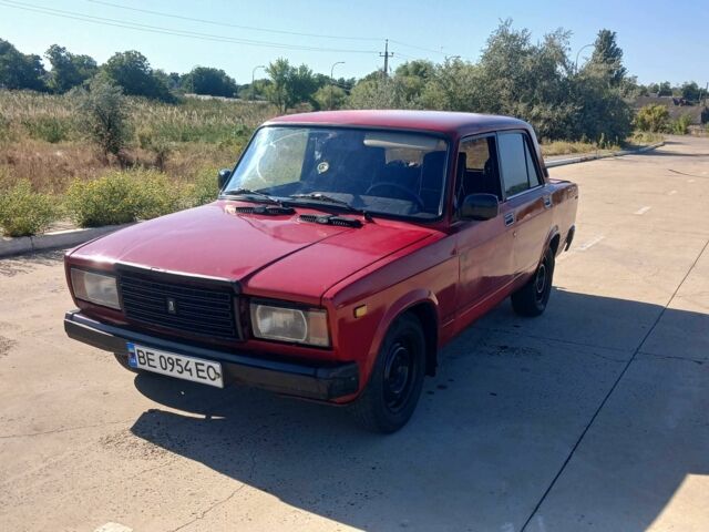 Красный ВАЗ 2107, объемом двигателя 1.5 л и пробегом 200 тыс. км за 400 $, фото 1 на Automoto.ua