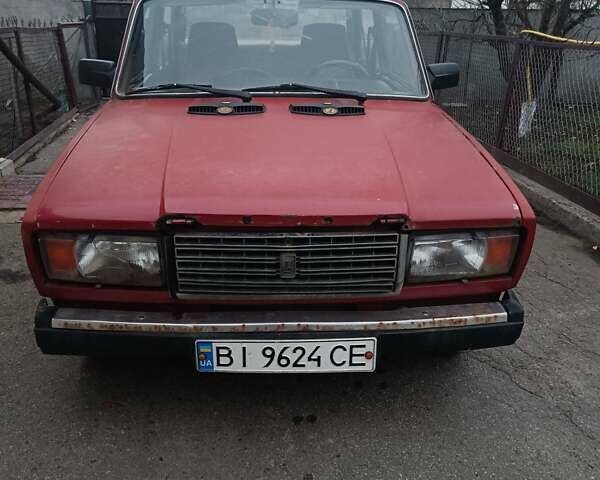Красный ВАЗ 2107, объемом двигателя 1.45 л и пробегом 300 тыс. км за 450 $, фото 1 на Automoto.ua