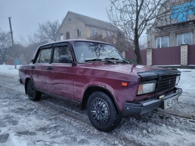 Красный ВАЗ 2107, объемом двигателя 1.5 л и пробегом 200 тыс. км за 700 $, фото 1 на Automoto.ua