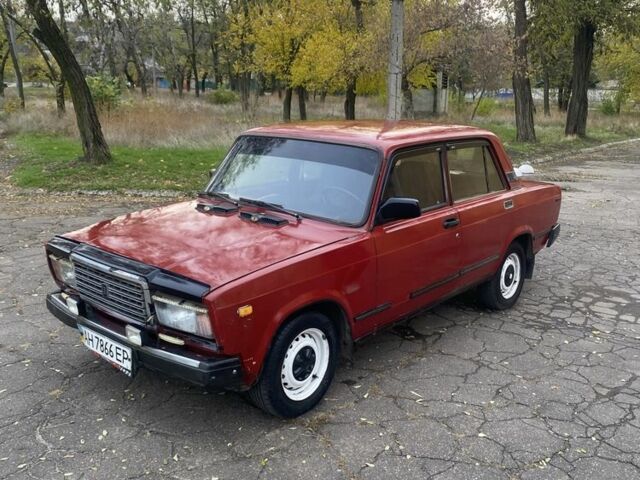 ВАЗ 2107 1990 в Краматорске на Automoto.ua Красный ВАЗ 2107, объемом двигателя 1.6 л и пробегом 180 тыс. км за 833 $, фото 1 на Automoto.ua