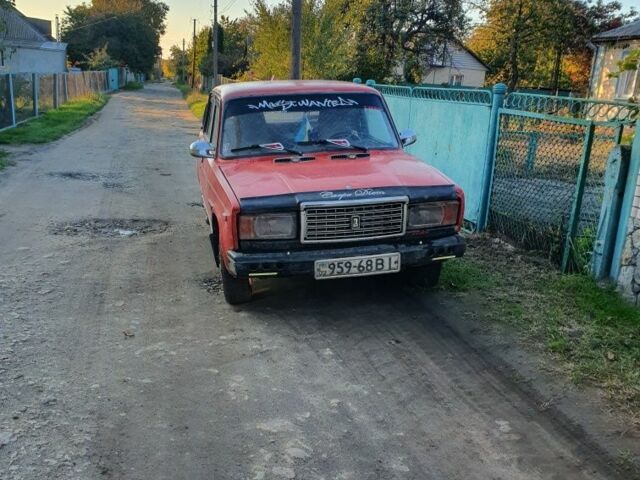 ВАЗ 2107 1990 в Жмеренке на Automoto.ua Красный ВАЗ 2107, объемом двигателя 1.2 л и пробегом 80 тыс. км за 444 $, фото 1 на Automoto.ua