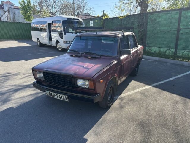 Красный ВАЗ 2107, объемом двигателя 1.5 л и пробегом 200 тыс. км за 550 $, фото 1 на Automoto.ua