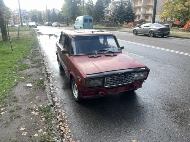 Красный ВАЗ 2107, объемом двигателя 1.5 л и пробегом 300 тыс. км за 302 $, фото 1 на Automoto.ua