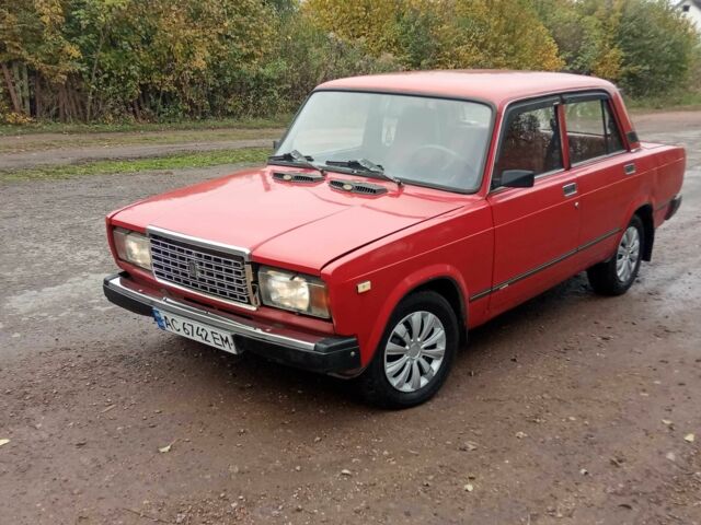 Красный ВАЗ 2107, объемом двигателя 1.5 л и пробегом 330 тыс. км за 764 $, фото 1 на Automoto.ua