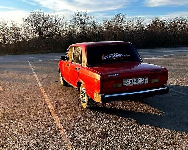 Красный ВАЗ 2107, объемом двигателя 1.5 л и пробегом 398 тыс. км за 750 $, фото 1 на Automoto.ua