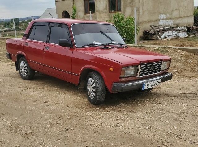 Червоний ВАЗ 2107, об'ємом двигуна 1.5 л та пробігом 120 тис. км за 930 $, фото 1 на Automoto.ua