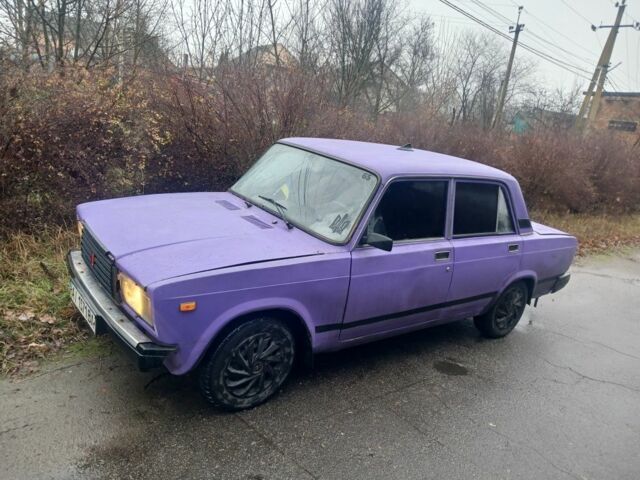 Красный ВАЗ 2107, объемом двигателя 1 л и пробегом 220 тыс. км за 663 $, фото 1 на Automoto.ua