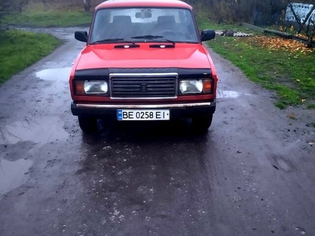 Красный ВАЗ 2107, объемом двигателя 1.5 л и пробегом 250 тыс. км за 1250 $, фото 1 на Automoto.ua