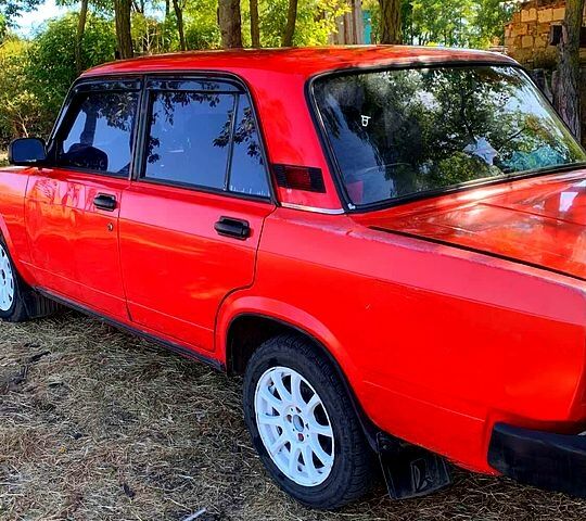 Червоний ВАЗ 2107, об'ємом двигуна 1.5 л та пробігом 211 тис. км за 1000 $, фото 1 на Automoto.ua