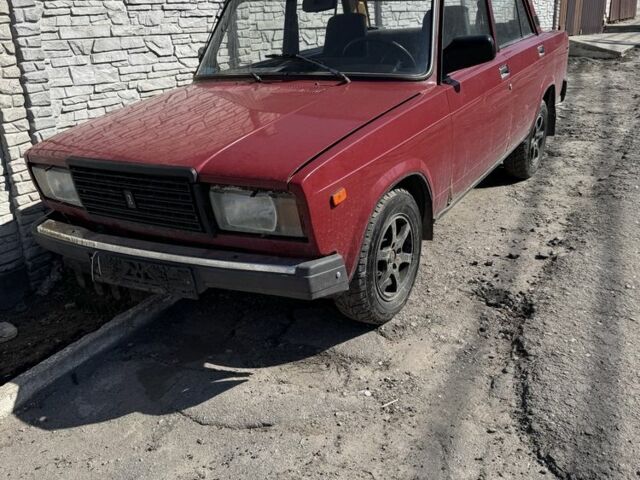 Красный ВАЗ 2107, объемом двигателя 1.5 л и пробегом 170 тыс. км за 750 $, фото 1 на Automoto.ua