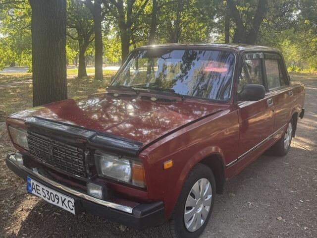 Красный ВАЗ 2107, объемом двигателя 1.5 л и пробегом 100 тыс. км за 550 $, фото 1 на Automoto.ua