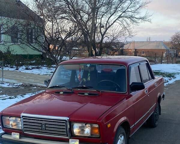 Красный ВАЗ 2107, объемом двигателя 1.45 л и пробегом 115 тыс. км за 1500 $, фото 1 на Automoto.ua