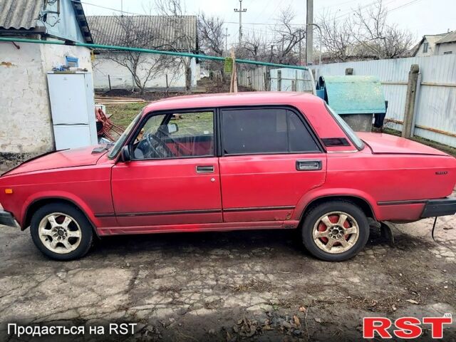 Красный ВАЗ 2107, объемом двигателя 1.5 л и пробегом 546 тыс. км за 600 $, фото 1 на Automoto.ua