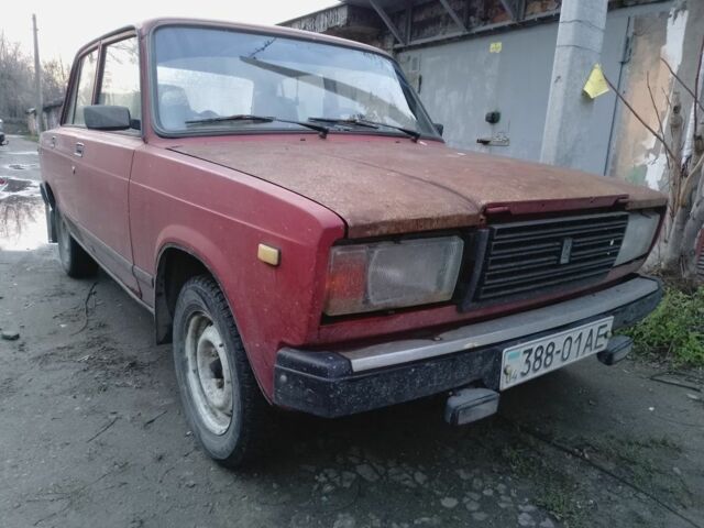 Красный ВАЗ 2107, объемом двигателя 1 л и пробегом 150 тыс. км за 592 $, фото 1 на Automoto.ua