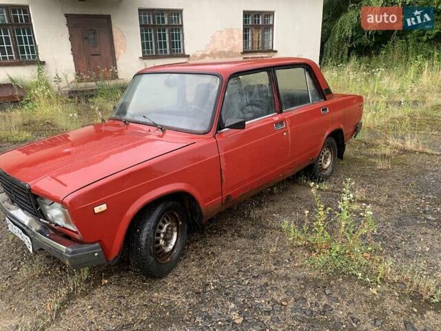 Красный ВАЗ 2107, объемом двигателя 1.5 л и пробегом 300 тыс. км за 230 $, фото 1 на Automoto.ua