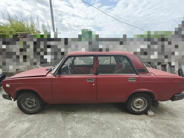 Красный ВАЗ 2107, объемом двигателя 1.5 л и пробегом 194 тыс. км за 800 $, фото 1 на Automoto.ua