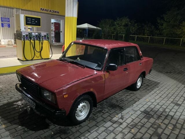 ВАЗ 2107 1994 в Смеле на Automoto.ua Красный ВАЗ 2107, объемом двигателя 0 л и пробегом 200 тыс. км за 559 $, фото 1 на Automoto.ua