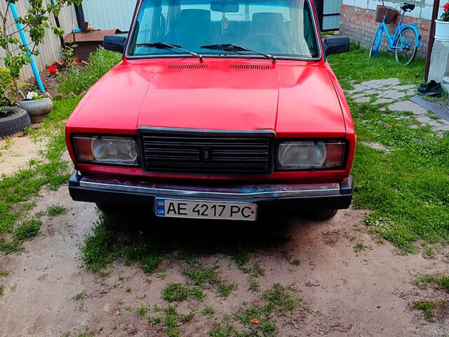 Красный ВАЗ 2107, объемом двигателя 1.5 л и пробегом 0 тыс. км за 1000 $, фото 1 на Automoto.ua