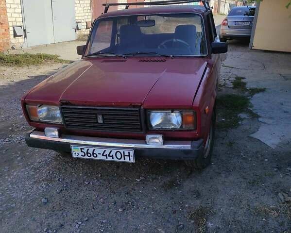 Красный ВАЗ 2107, объемом двигателя 1.5 л и пробегом 170 тыс. км за 1300 $, фото 1 на Automoto.ua