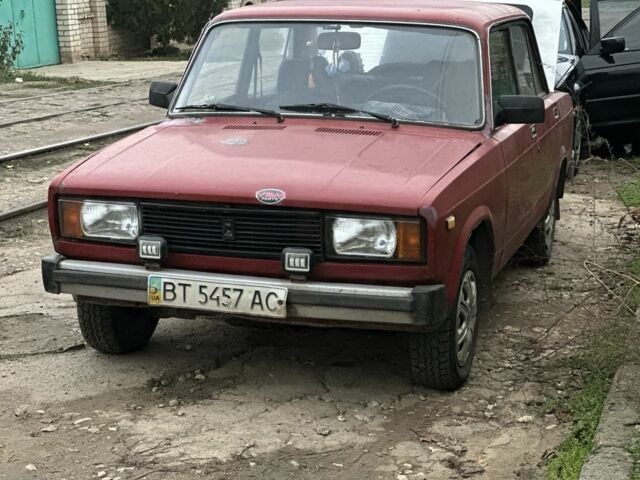 Красный ВАЗ 2107, объемом двигателя 1.3 л и пробегом 80 тыс. км за 380 $, фото 1 на Automoto.ua