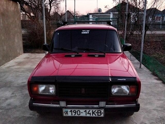 Красный ВАЗ 2107, объемом двигателя 15 л и пробегом 0 тыс. км за 1300 $, фото 1 на Automoto.ua