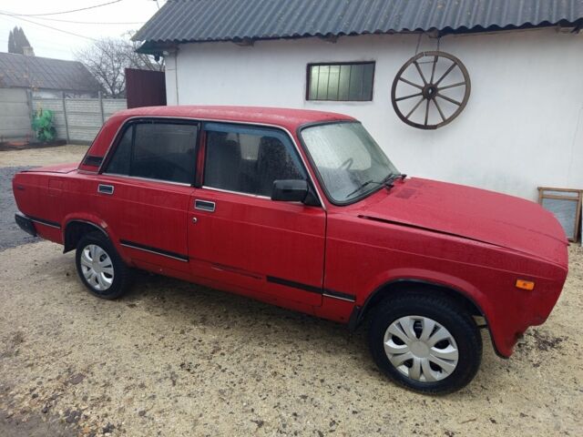 Красный ВАЗ 2107, объемом двигателя 1.5 л и пробегом 200 тыс. км за 284 $, фото 1 на Automoto.ua