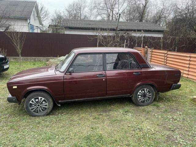 Красный ВАЗ 2107, объемом двигателя 1.5 л и пробегом 140 тыс. км за 1500 $, фото 1 на Automoto.ua