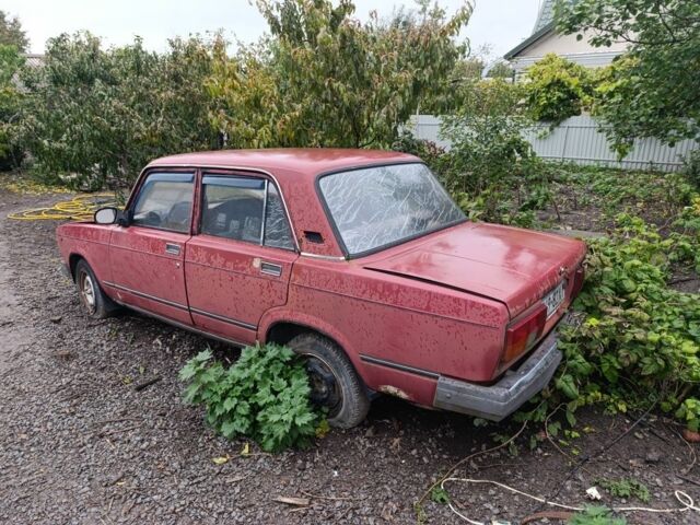 ВАЗ 2107 1995 в Каменце-Подольском на Automoto.ua Красный ВАЗ 2107, объемом двигателя 0 л и пробегом 100 тыс. км за 350 $, фото 1 на Automoto.ua