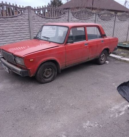 Красный ВАЗ 2107, объемом двигателя 1.5 л и пробегом 70 тыс. км за 450 $, фото 1 на Automoto.ua