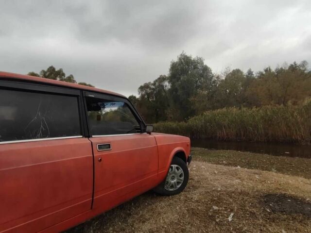 Красный ВАЗ 2107, объемом двигателя 1.5 л и пробегом 158 тыс. км за 615 $, фото 1 на Automoto.ua