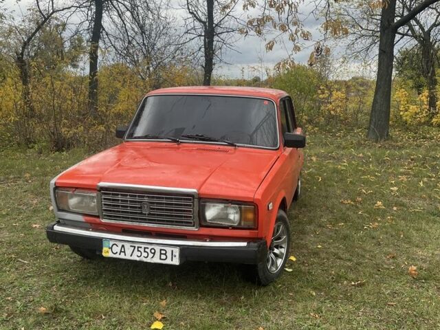 ВАЗ 2107 1995 в Смеле на Automoto.ua Красный ВАЗ 2107, объемом двигателя 1.5 л и пробегом 86 тыс. км за 750 $, фото 1 на Automoto.ua