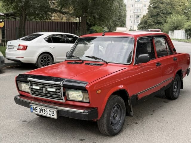Красный ВАЗ 2107, объемом двигателя 1.2 л и пробегом 200 тыс. км за 955 $, фото 1 на Automoto.ua